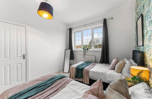 Perfect Booking 4 Bed Home in Cheltenham - Photo 11