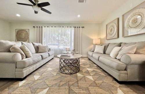 Spacious 4BR/3BA pool home, stylishly decorated - Foto 5