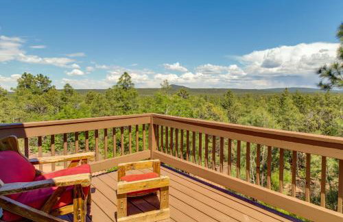 2 Mi to Show Low Lake: Scenic Cabin w/ Balcony - Foto 17