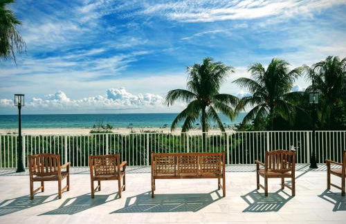 Luxury Ocean Front Condo on Millionaires Row - Photo 1