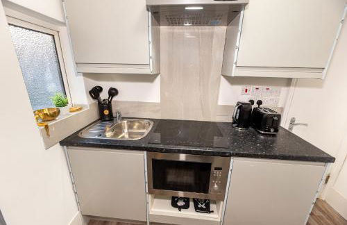 Cozy Ground-Floor Studio, Excellent City Access - Photo 7