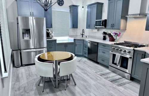 Newest Cottage Downtown. Pet Yes - Photo 46