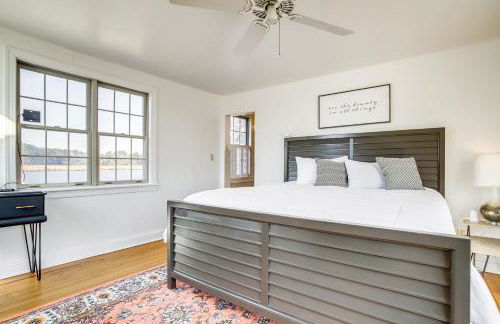 Riverfront Gem with Fire Pit in Eden - Foto 16