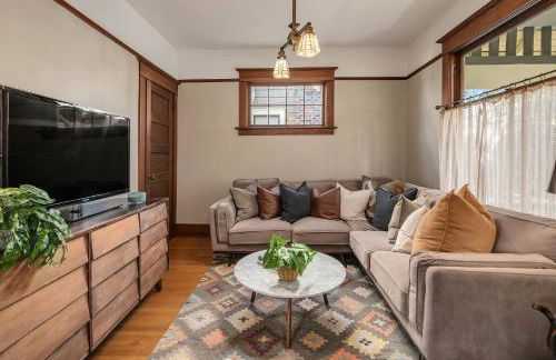 Refined Seattle Craftsman - Perfect Family Retreat near Parks, Zoo & UW - Foto 9