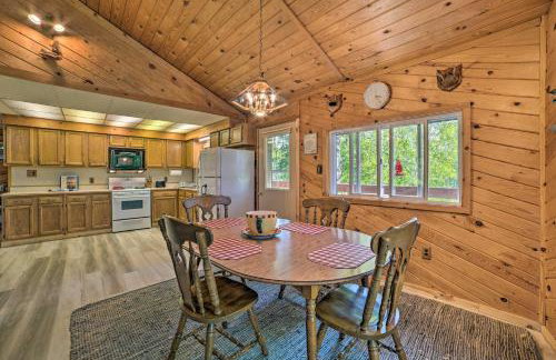 Atlanta Waterfront Cabin with Dock and Kayaks! - Foto 8