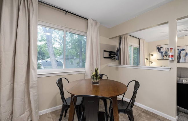 Chic Remodeled Retreat Near Emu: Easy Commute 2 Bedroom Apts - Foto 10