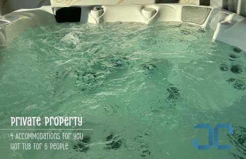Arada Property - 4 Houses in 1 Private Property, Free Parking and Hot Tub - Foto 9