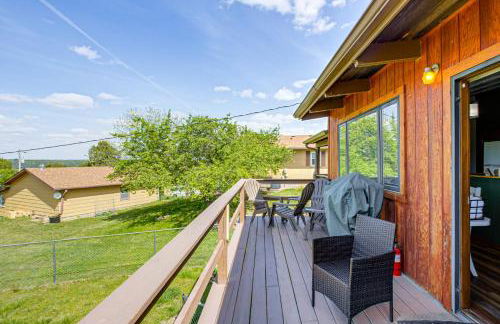 Less Than 1 Mi to Tuttle Creek Lake Cabin with 2 Kayaks! - Foto 2