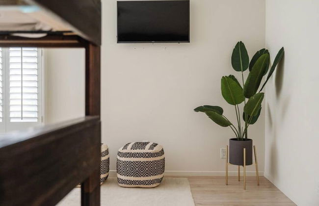 Hollywood Hills Sunset Strip Home w Hottub - Photo 16