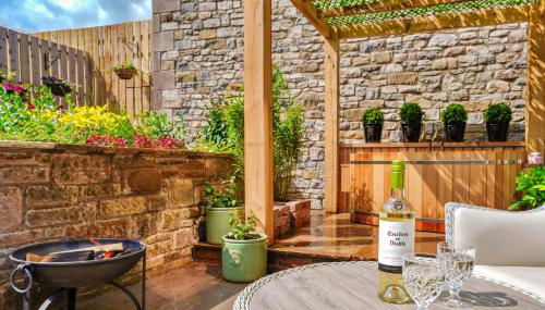 Finest Retreats - Westhills Loft - Foto 1, Garden, Garden view