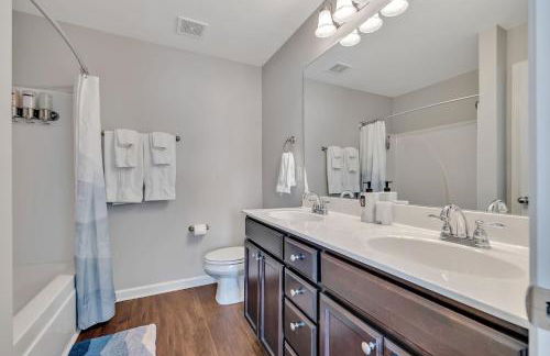 Charming Spacious 3BR Spring Hill Home! - Photo 5