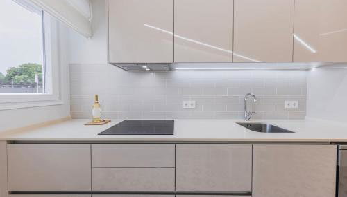 Modern 2BR Apt with Patio & AC - 0E - Foto 5, stove
