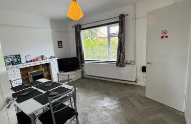 Quiet 2-Bed with Private Garden and Drive - Foto 29