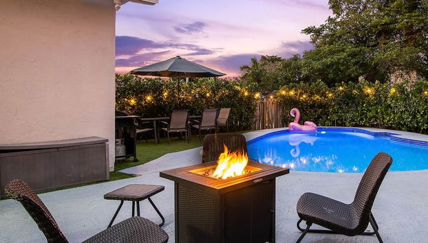 4BR retreat w heated pool backyard BBQ grill - Foto 2, Imagen principal