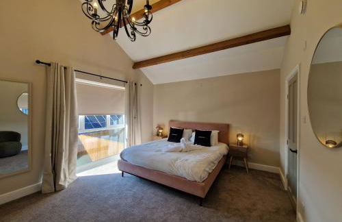 Stylish and Modern 7 Bedroom house near Brecon Beacons - Photo 10