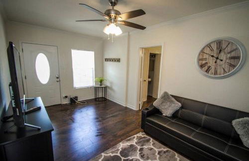 Cozy Remodeled 2br/2ba Near Downtown Sleeps 8 - Foto 8