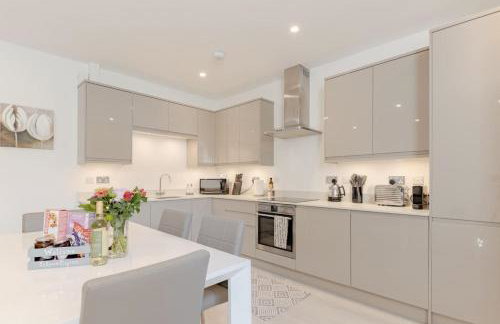 Elegant Epsom Family - Photo 13