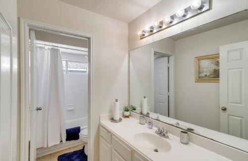 Lake-View Home with Pool Access in Legends Ranch! - Foto 23