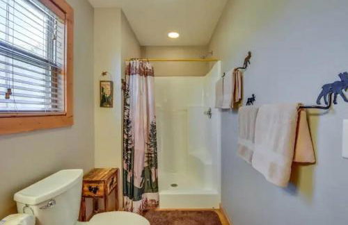 Cozy North GA Cabin 3BR3BA, Fire Pit & Game Rm - Foto 29