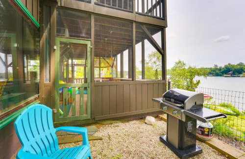 Porch and Views Queensbury Three Family Lakehouse - Foto 24