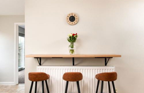 Long Stays-Sleeps 9-Parking-By FabAccommodation - Foto 7