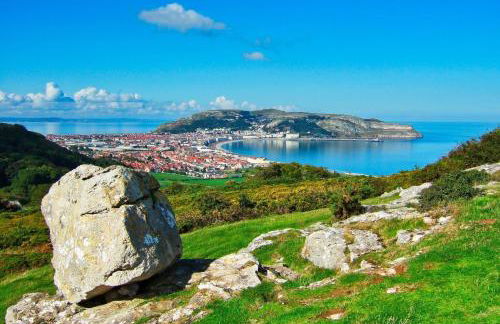 Superb Cintra Beachside Apartments - Photo 12