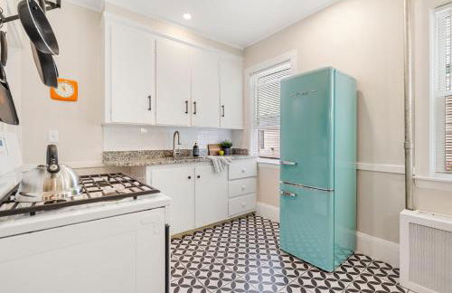 Downtown Beverly Minutes to Salem+Train w/Parking - Photo 9