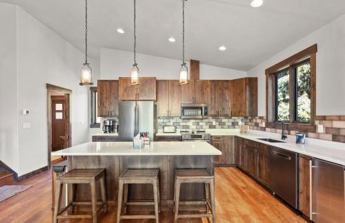 Snowghost Den-Luxury Ski In Ski Out Home Sleeps 9 with 3 Bedrooms 2 and a half Bathrooms and Private Hot Tub - Foto 33