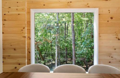 Stylish Lakehouse with Black-and-White Modern Design near Lake Hartwell, Clemson SC - Foto 33