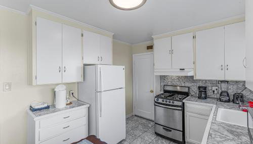 3 Bedroom 2 Bathroom House, Walkable to BART, Free Parking, Views - Foto 5, stove