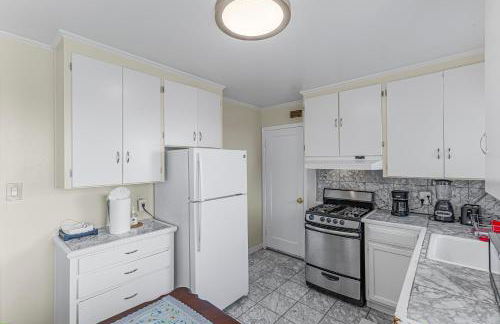 3 Bedroom 2 Bathroom House, Walkable to BART, Free Parking, Views - Foto 5