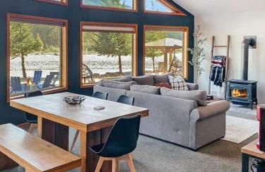 The River House- Riverfront Cabin-hot tub, gazebo! - Photo 11