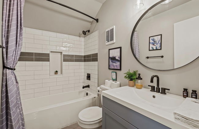 Inn the Poconos by Avantstay Private Lake Access Enclosed Hot Tub - Photo 30