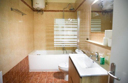 Luxury Beachfront Suite - Photo 11