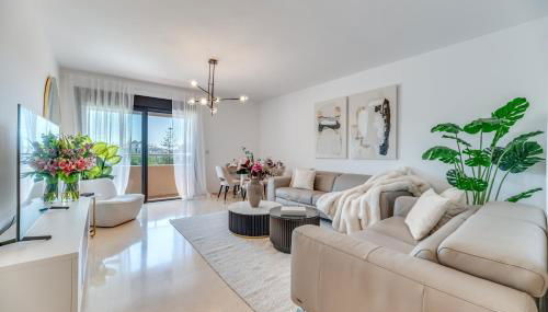 VACATION MARBELLA I The Sunrise Golden Mile Flat, Next to Convention Center, Recently Refurbished, Prime Location, 300m to the BEACH - Foto 2