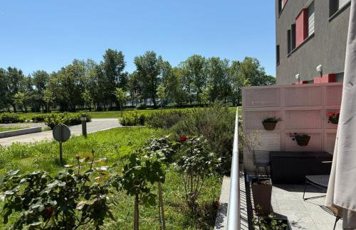 Lake Garden - Cozy Two-Bedroom Apartment with flexible Check-In, Terrace, and Netflix - Foto 3