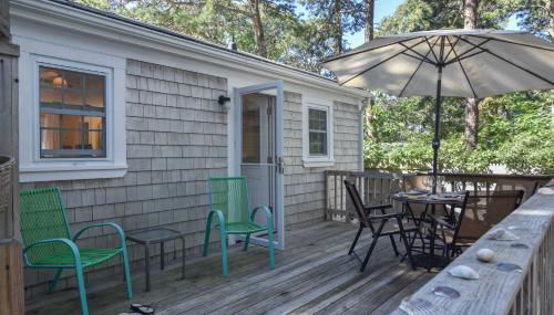 Cottage w Private Association Pool - Photo 3