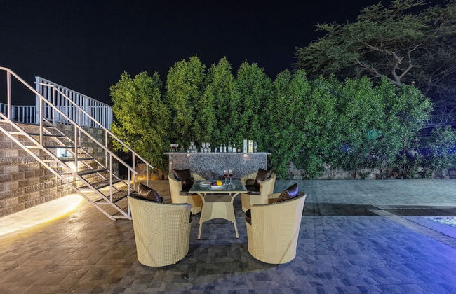 ELIVAAS 5 BHK With Pvt Pool - Zenora - Foto 76