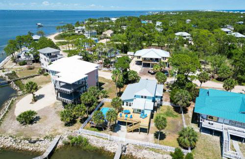 Spacious house- Deep Water Dock Pool Golf Cart Rental available - Foto 58