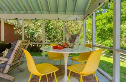 Historic Barn Retreat w Pool Pond Views Longview Pond Lodge by AvantStay - Foto 49