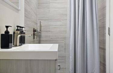 The Ruby - Hot Tub - King beds - Close to LMC - Foto 44