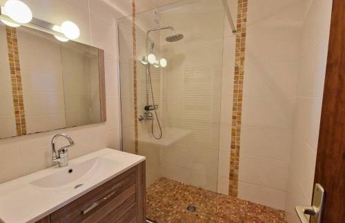 Appart 6 pers, balcon sud, coeur station, animaux admis, parking, WiFi, lave-vaisselle - FR-1-393-87 - Foto 8