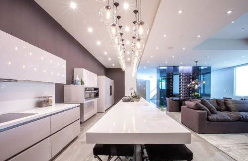 Beverly Hills Luxurious 4BR Villa with Pool and Views - Foto 9