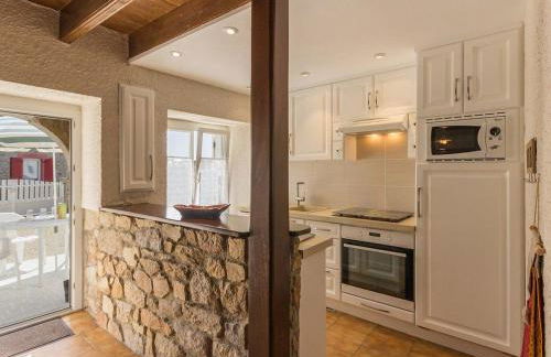 Maison rénovée typique, calme, proche mer, 2 cours fermées, cheminée et équipements pour enfants. - FR-1-306-836 - Foto 3