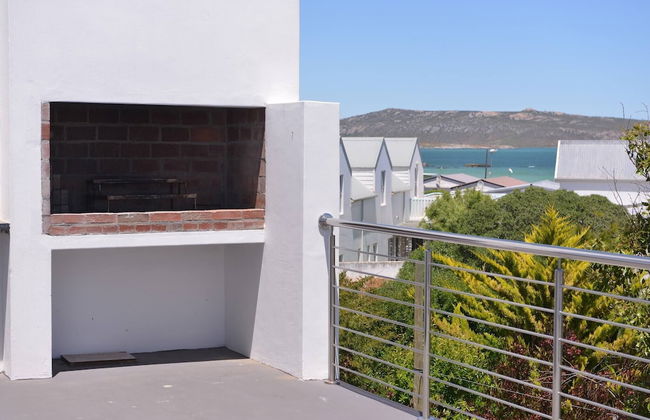 Pelican Cove is a Modern 4-bedroom Holiday Home in Langebaan With Some Sea Views - Foto 11