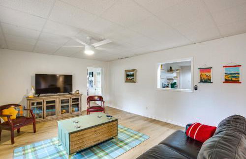 Lakefront Frankston Cabin with Dock and Fire Pit! - Foto 5