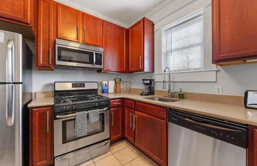 Bright and Restful 2BR near Uptown with Balcony - Foto 14