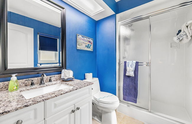 Luxury Waterfront Home With Pool 3 Bedroom Home by RedAwning - Foto 16