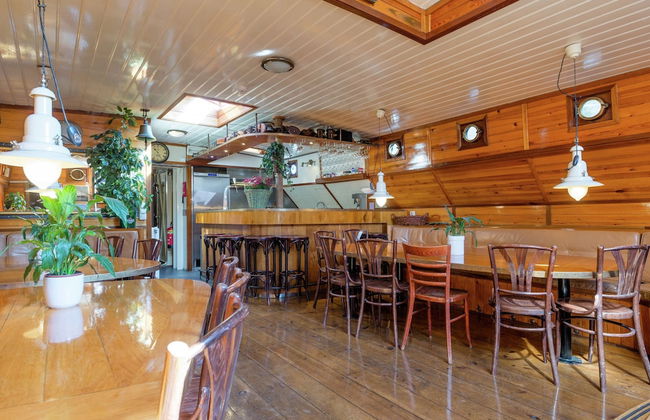 Boat in Leiden Near City Center & Museums - Foto 18