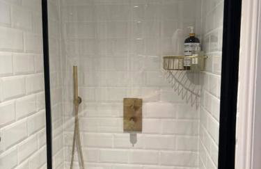 Boutique style self contained annexe with garden - Photo 16